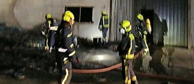 Controlado en Vinaròs un incendio en una empresa de tratamiento aceites usados
