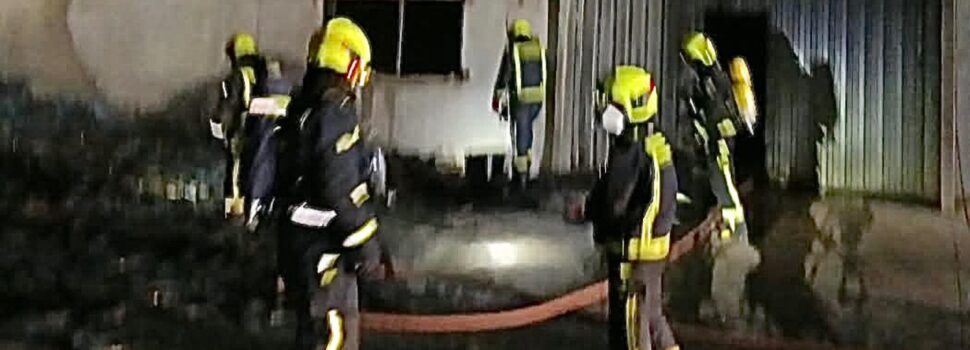 Controlado en Vinaròs un incendio en una empresa de tratamiento aceites usados
