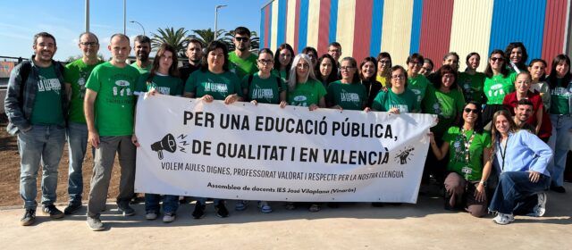 Continuen les protestes del profesorat del Maestrat per la massificació per les retallades i els “atacs” de la Conselleria a l’educació pública