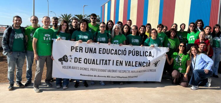 Continuen les protestes del profesorat del Maestrat per la massificació per les retallades i els “atacs” de la Conselleria a l’educació pública