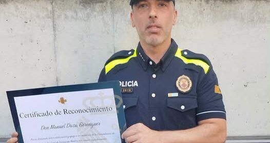 La Guàrdia Civil fa un reconeixement a un agent de la Policia Local d’Ulldecona en els actes del 12 d’octubre