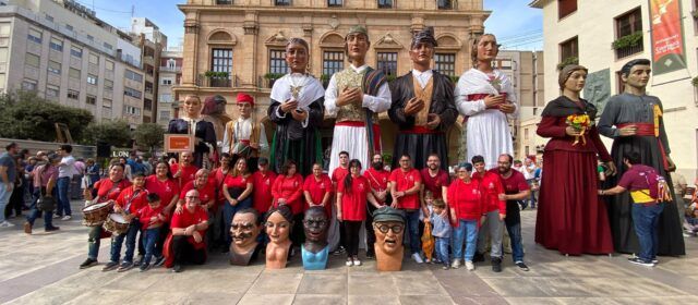 La Colla de Nanos i Gegants de Vinaròs, a Castelló en la V Trobada d’Imatgeria Popular