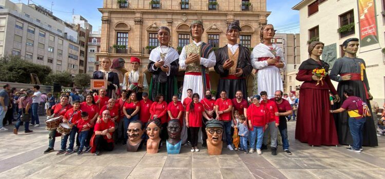 La Colla de Nanos i Gegants de Vinaròs, a Castelló en la V Trobada d’Imatgeria Popular