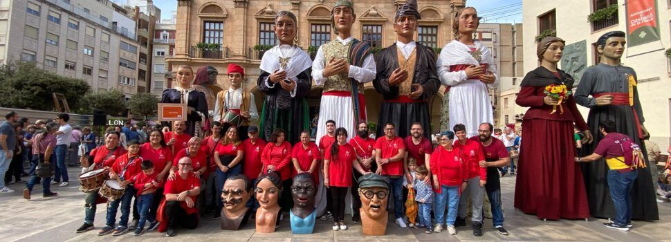 La Colla de Nanos i Gegants de Vinaròs, a Castelló en la V Trobada d’Imatgeria Popular