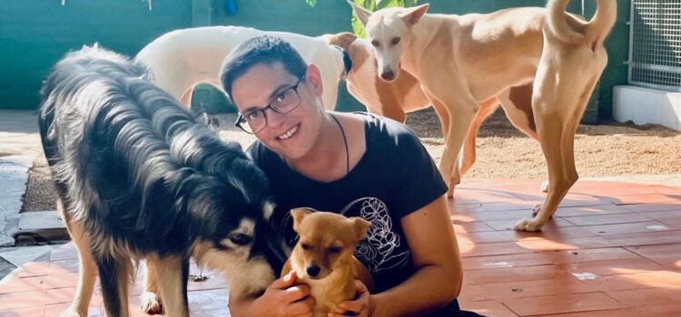 La vinarossenca Carla Eiras estrena el seu nou llibre, «Diario de un perro de protectora»