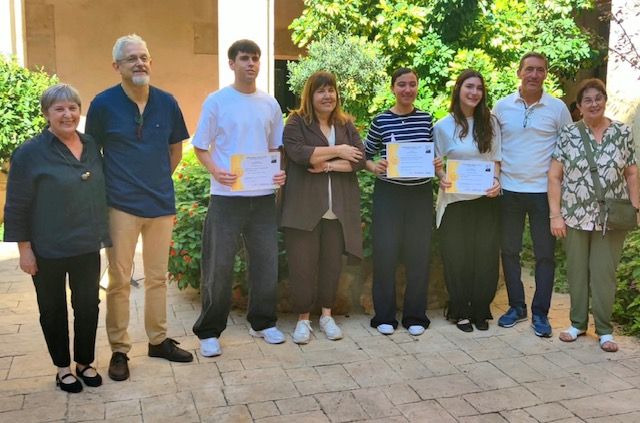 Júlia Poy, Lamiae Hcini i Pol Ribes, dels instituts d’Ulldecona i Deltebre, s’emporten els Premis Sales i Ferré als millors treballs de recerca de secundària